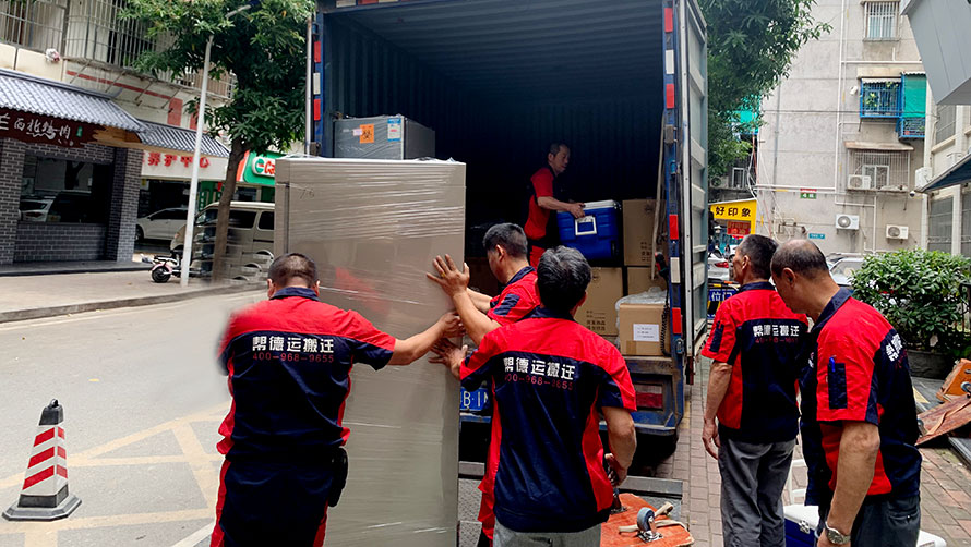 工廠設備吊裝搬運：吉泰搬遷為您提供安全高效的解決方案